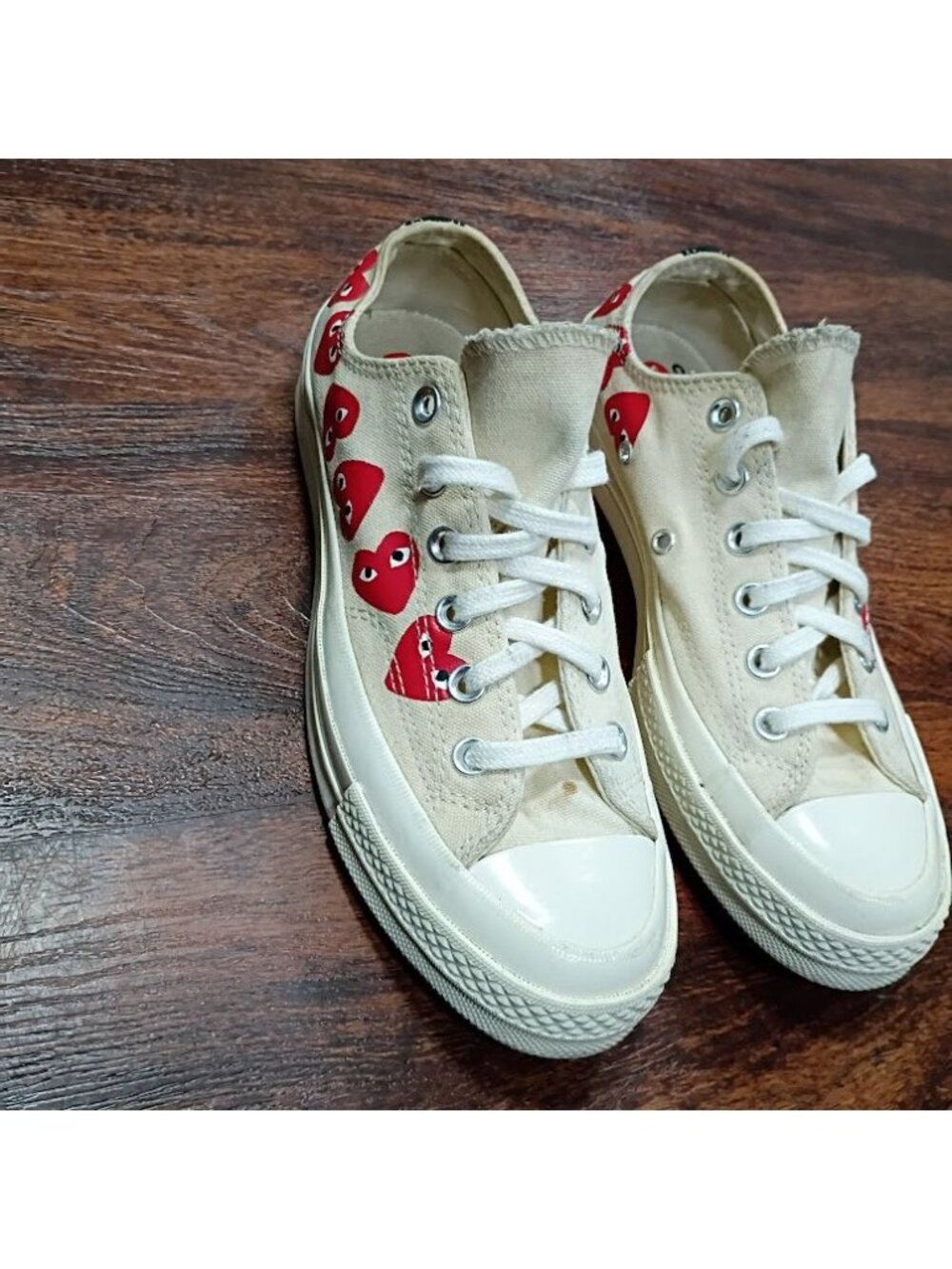 Converse Play Women 8 Mens 6 Low Chuck TaylorBeige W/ Red Hearts - Picture 7 of 15